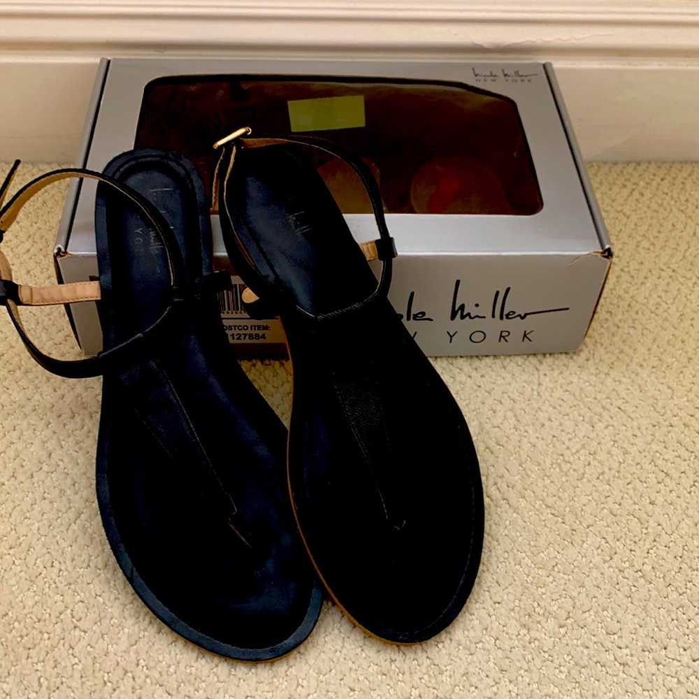 Flat Leather T Strap Classic Nicole Miller Sandals. Classic Summer Look.